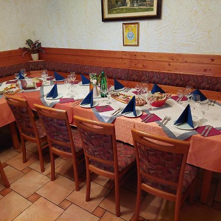 Guesthouse Mesec Zaplana Vrhnika Buitenkant foto
