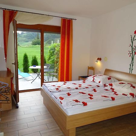 Guesthouse Mesec Zaplana Vrhnika Buitenkant foto