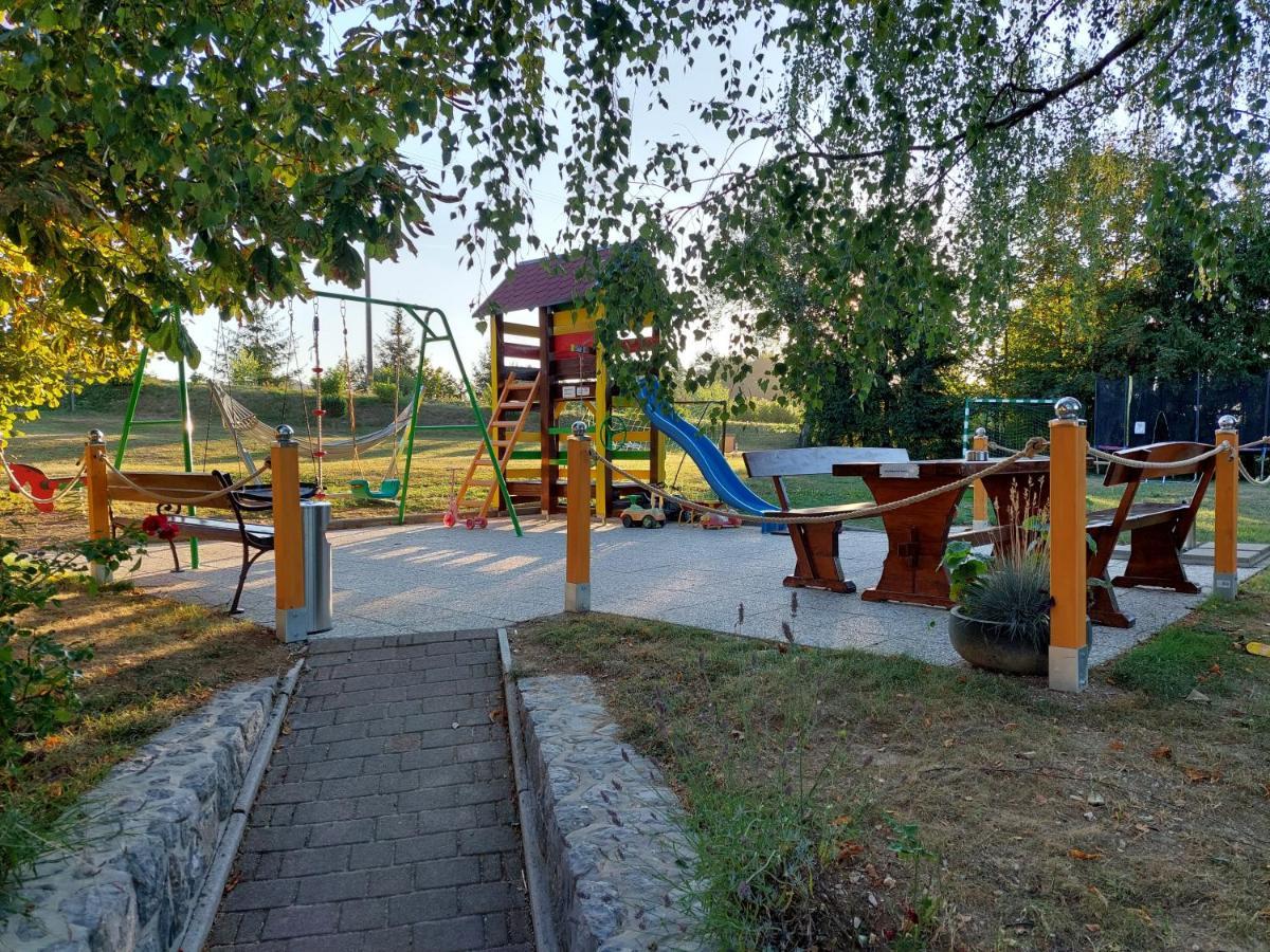 Guesthouse Mesec Zaplana Vrhnika Buitenkant foto